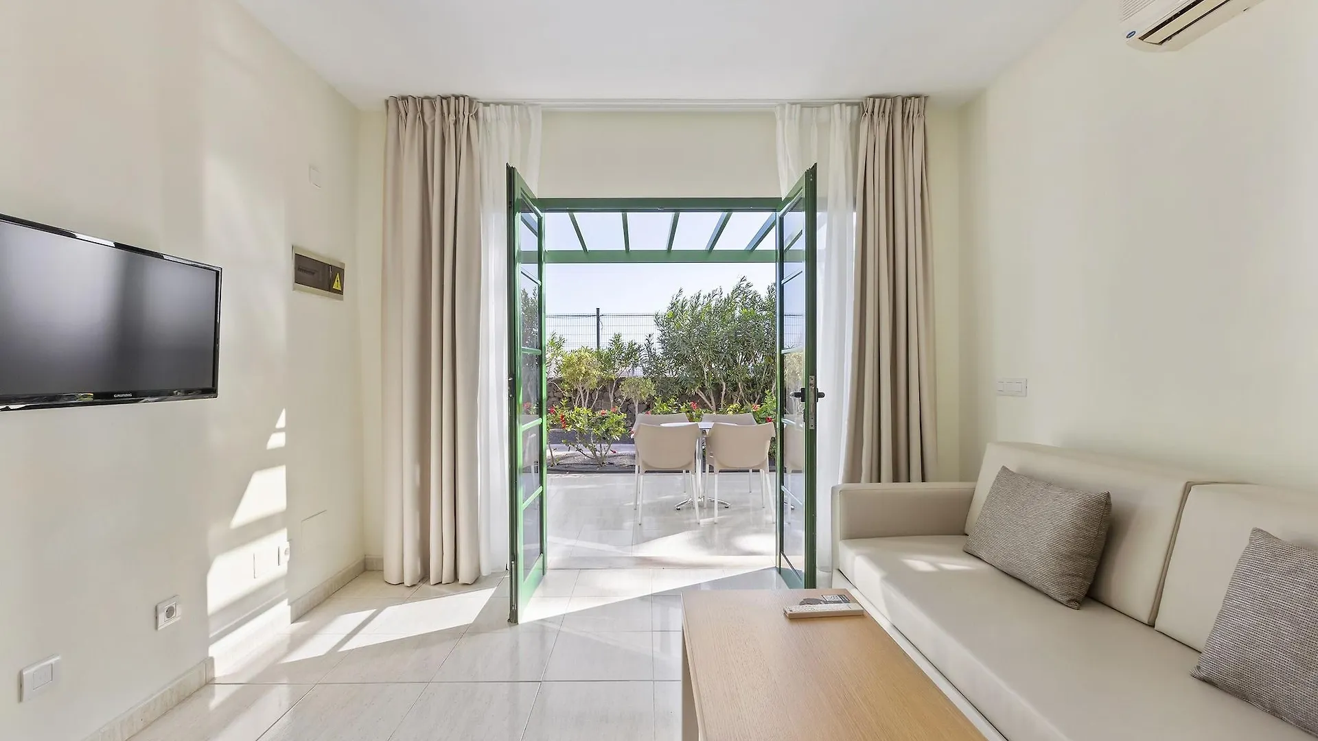 ****  Thb Royal Hotel Playa Blanca  Spain